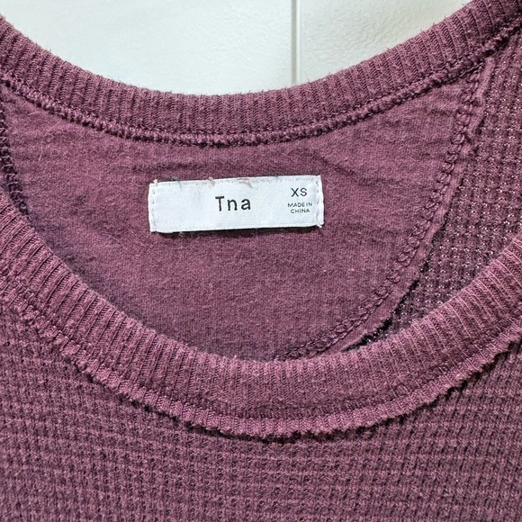 TNA Aritzia Alder Thermal Top Size XS  Waffle Knit Crewneck Pullover Burgundy - Picture 2 of 4
